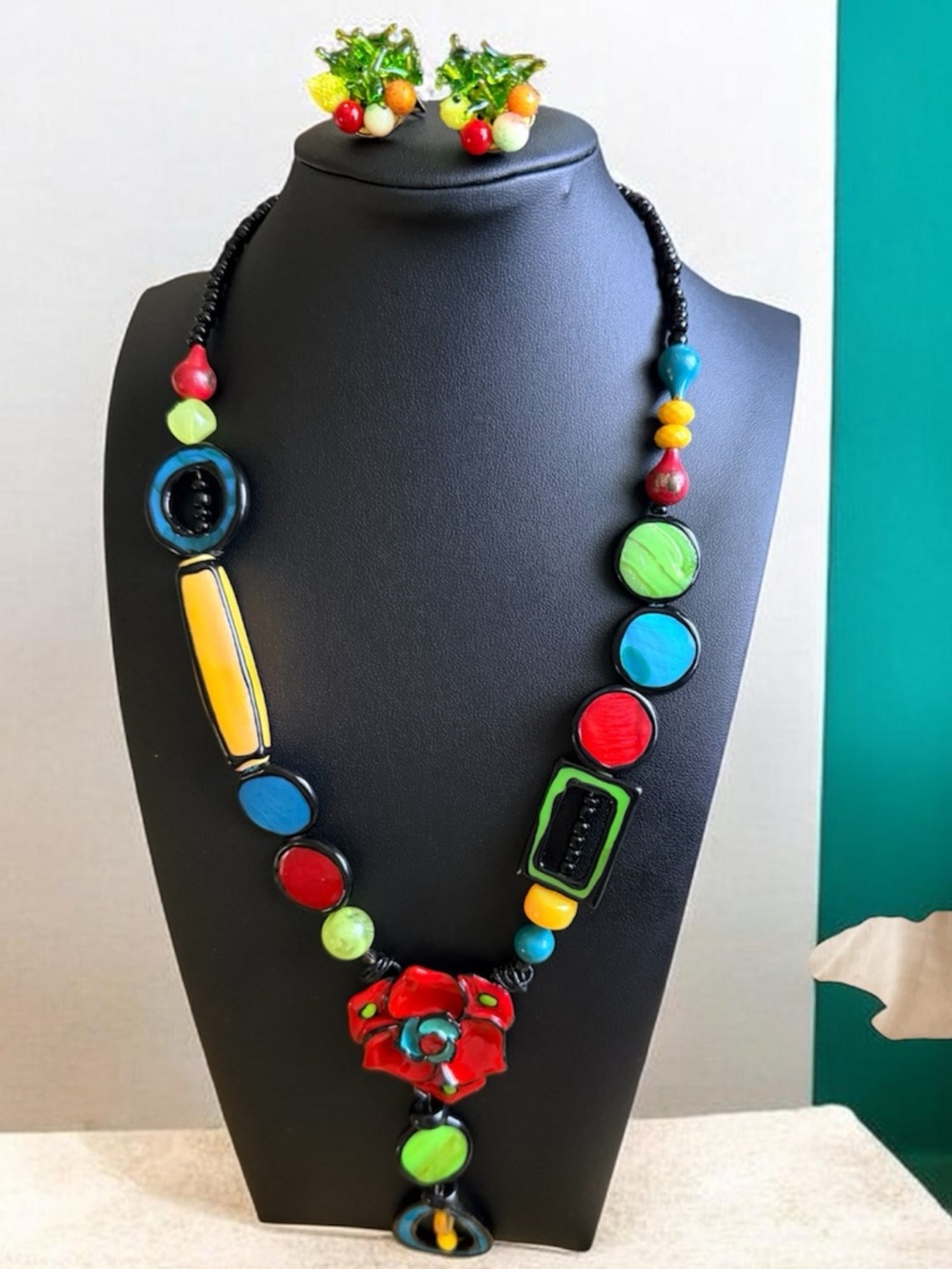 Talbots Multicolor Floral Pendant Necklace with Bold Beads